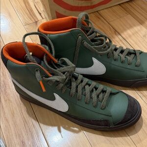 Men's  Nike blazers Green High-Top Sneakers with White Swoosh - never worn